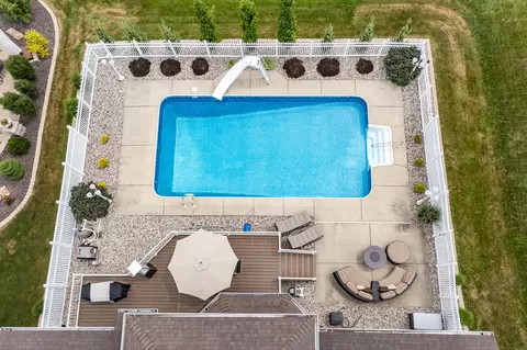 Exterior - 673 Davis Cir, Crown Point, IN 46307 photo 6 of 14