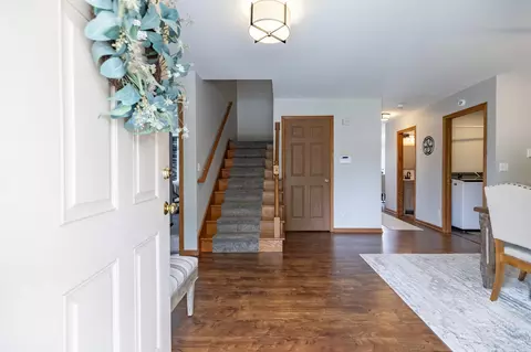 Entry Way - 673 Davis Cir, Crown Point, IN 46307 photo 1 of 4