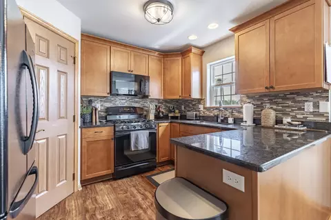 Kitchen - 673 Davis Cir, Crown Point, IN 46307 photo 1 of 2