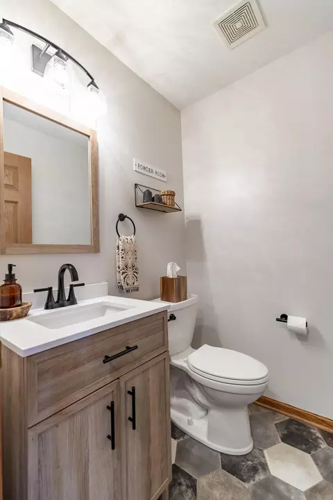 Bath - 673 Davis Cir, Crown Point, IN 46307 photo 4 of 6