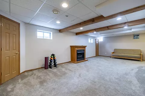 Living - 673 Davis Cir, Crown Point, IN 46307 photo 3 of 4