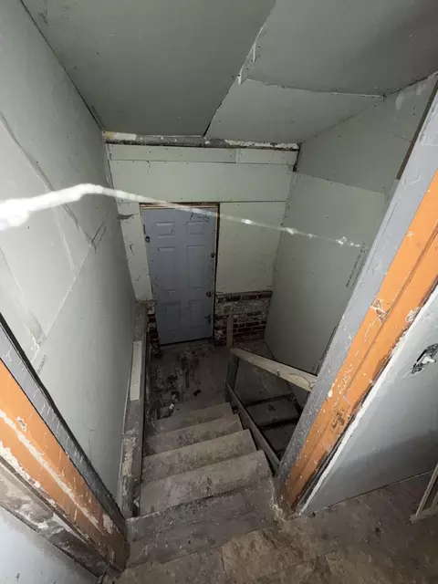265 Harrison St, Gary, IN 46402 photo 6