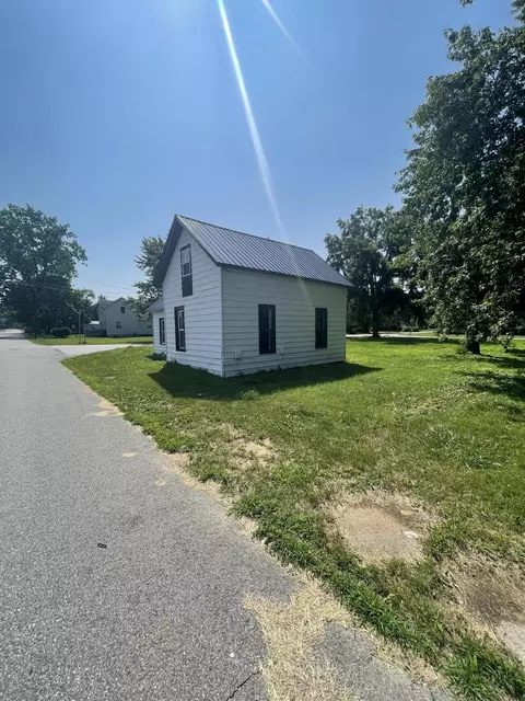 Other - 308 E John St, Knox, IN 46534 photo 9 of 11