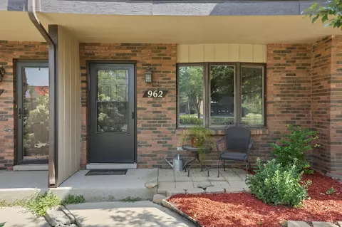 962 Jordan Cir, Schererville, IN 46375