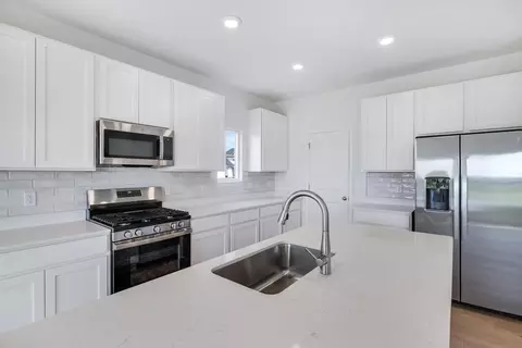 Kitchen - 13039 111th Ave, Dyer, IN 46311 photo 2 of 3