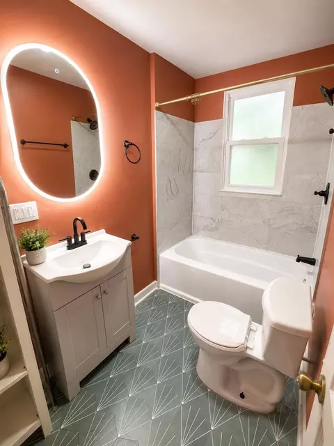 Bath - 6101 E 6th Pl, Gary, IN 46403 photo 1 of 3