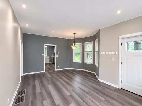 Living - 6101 E 6th Pl, Gary, IN 46403 photo 3 of 4