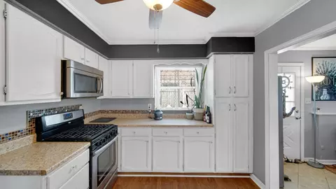 Kitchen - 541 N Lindberg St, Griffith, IN 46319 photo 3 of 4