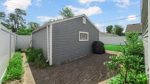 Exterior - 541 N Lindberg St, Griffith, IN 46319 photo 4 of 6