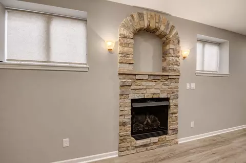 Living - 669 Davis Cir, Crown Point, IN 46307 photo 2 of 3