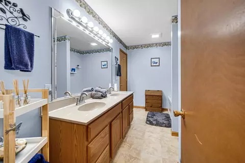 Bath - 8735 E 124th Pl, Crown Point, IN 46307 photo 1 of 3