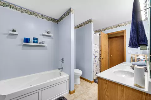 Bath - 8735 E 124th Pl, Crown Point, IN 46307 photo 2 of 3
