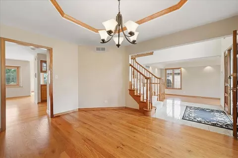 Living - 1522 Coventry Ln, Munster, IN 46321 photo 1 of 9