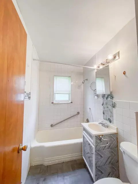 Bath - 808 E 44th Pl, Gary, IN 46409 photo 1 of 1