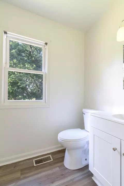 Bath - 3740 W 48th Pl, Gary, IN 46408 photo 3 of 3