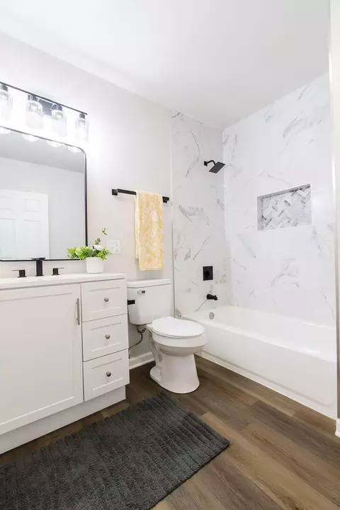 Bath - 1517 Jennings St, Gary, IN 46404 photo 6 of 7