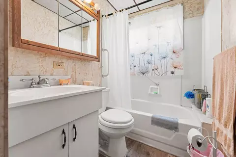 Bath - 501 Belden Dr, Dyer, IN 46311 photo 1 of 2