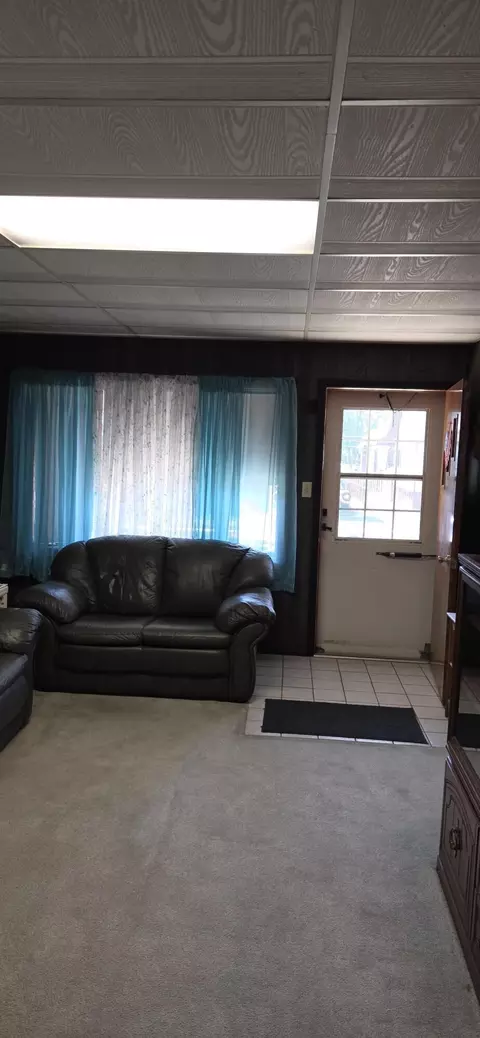 Living - 1539 Roberts Ave, Whiting, IN 46394 photo 2 of 2