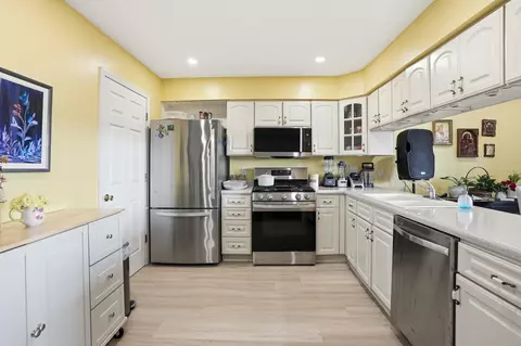 Kitchen - 2529 E Lakeshore Dr #A-47, Crown Point, IN 46307 photo 3 of 3