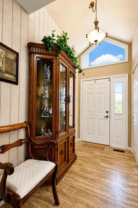 Entry Way - 949 Cornwallis Ln, Munster, IN 46321 photo 1 of 1