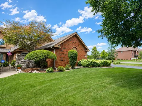 Exterior - 949 Cornwallis Ln, Munster, IN 46321 photo 4 of 7