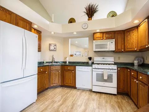 Kitchen - 949 Cornwallis Ln, Munster, IN 46321 photo 1 of 2