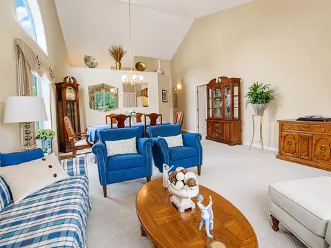 Living - 949 Cornwallis Ln, Munster, IN 46321 photo 1 of 3