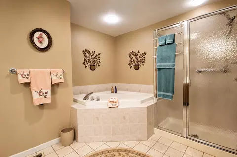 Bath - 949 Cornwallis Ln, Munster, IN 46321 photo 1 of 5