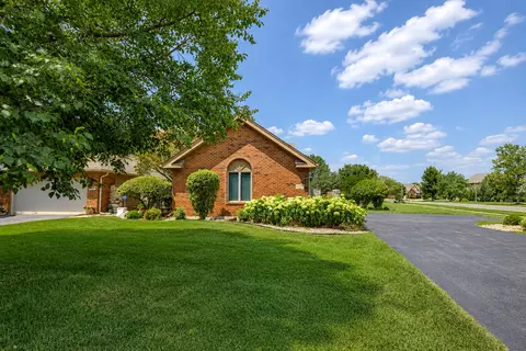 Exterior - 949 Cornwallis Ln, Munster, IN 46321 photo 6 of 7