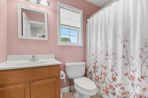 Bath - 4977 E Robin Ct, Rolling Prairie, IN 46371 photo 3 of 3