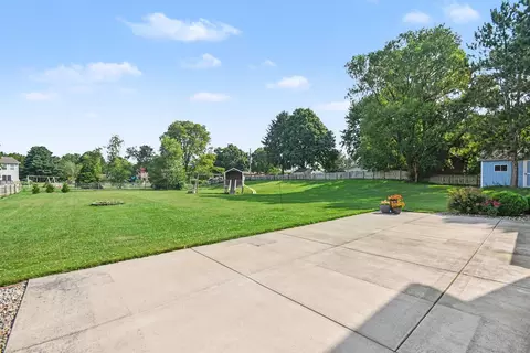 Exterior - 4977 E Robin Ct, Rolling Prairie, IN 46371 photo 2 of 3