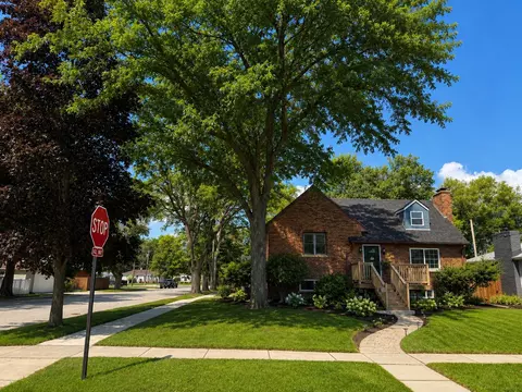 Exterior - 802 N Lafayette St, Griffith, IN 46319 photo 7 of 11