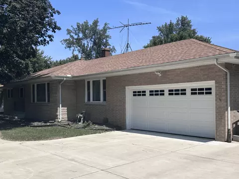 8817 Lee St, Crown Point, IN 46307