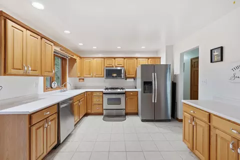 Kitchen - 3909 Brookside Dr, Crown Point, IN 46307 photo 2 of 3