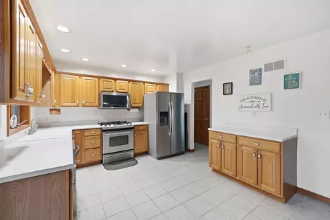 Kitchen - 3909 Brookside Dr, Crown Point, IN 46307 photo 3 of 3