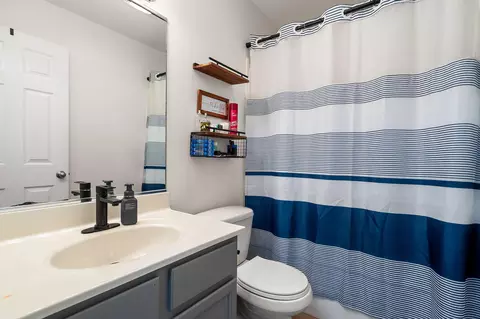 Bath - 360 E 123rd Pl, Crown Point, IN 46307 photo 2 of 2