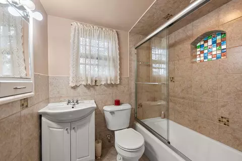 Bath - 6108 Hemlock Ave, Gary, IN 46403 photo 1 of 1