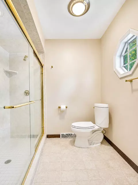 Bath - 720-730 Roy St, Dyer, IN 46311 photo 4 of 8