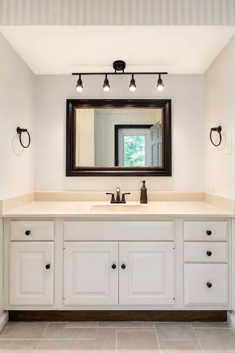 Bath - 720-730 Roy St, Dyer, IN 46311 photo 2 of 8
