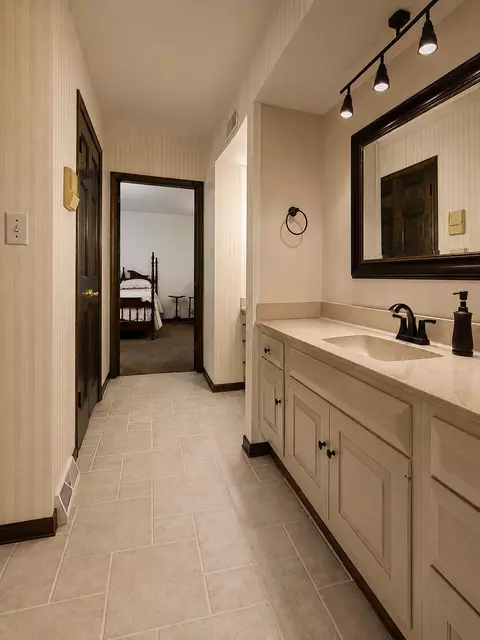 Bath - 720-730 Roy St, Dyer, IN 46311 photo 3 of 8