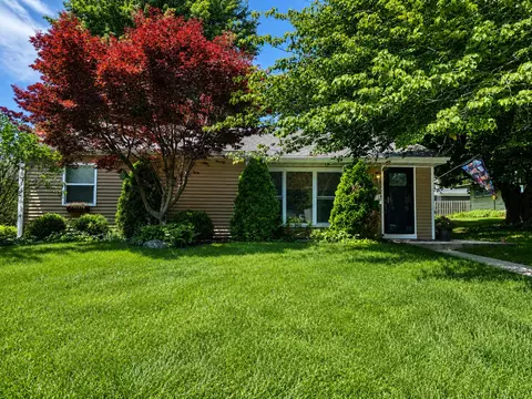 1305 Napoleon St, Valparaiso, IN 46383