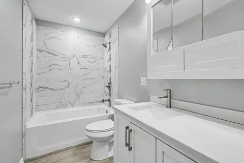 Bath - 4441 E 13th, Gary, IN 46403 photo 1 of 4
