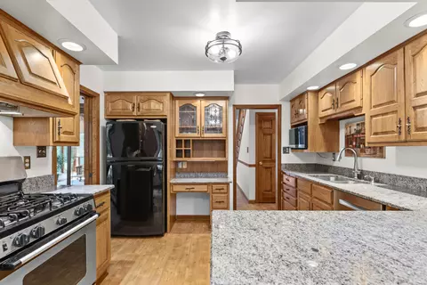 Kitchen - 6234 E 109th Ave, Crown Point, IN 46307 photo 3 of 4