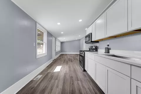 Entry Way - 2101 Chase St, Gary, IN 46404 photo 1 of 3