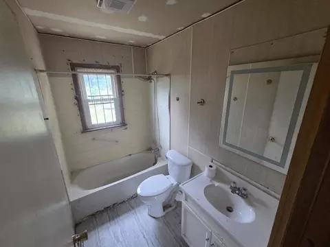 Bath - 5012 Arthur St, Gary, IN 46408 photo 1 of 1