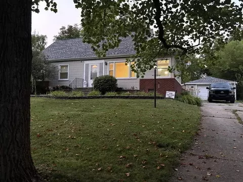 57 Indian Trl, Merrillville, IN 46410