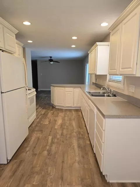 Kitchen - 3430 E Smoky Row, Carmel, IN 46033 photo 2 of 3