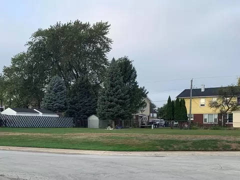 4130 Hawthorne St, East Chicago, IN 46312