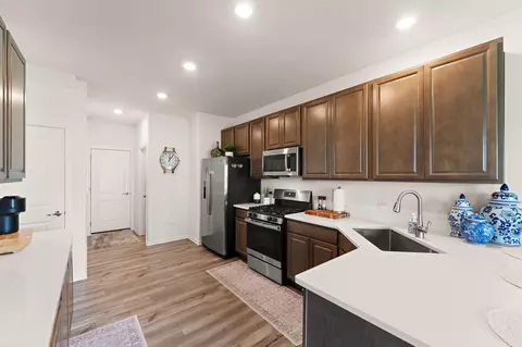 Kitchen - 1762 E 110th Pl, Crown Point, IN 46307 photo 6 of 7