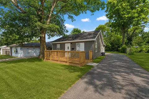 19 E 36th Pl, Hobart, IN 46342